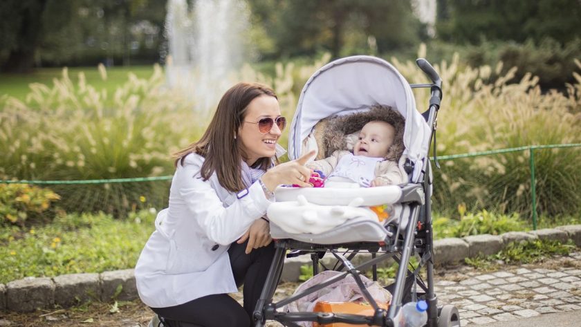 Comment choisir la poussette bébé adaptée pour une promenade ?