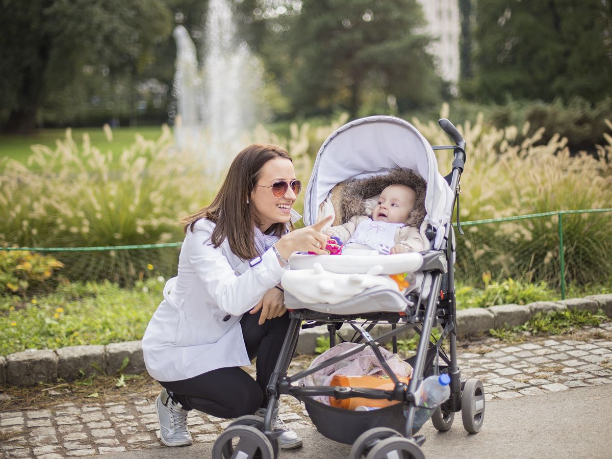 Comment choisir la poussette bébé adaptée pour une promenade ?