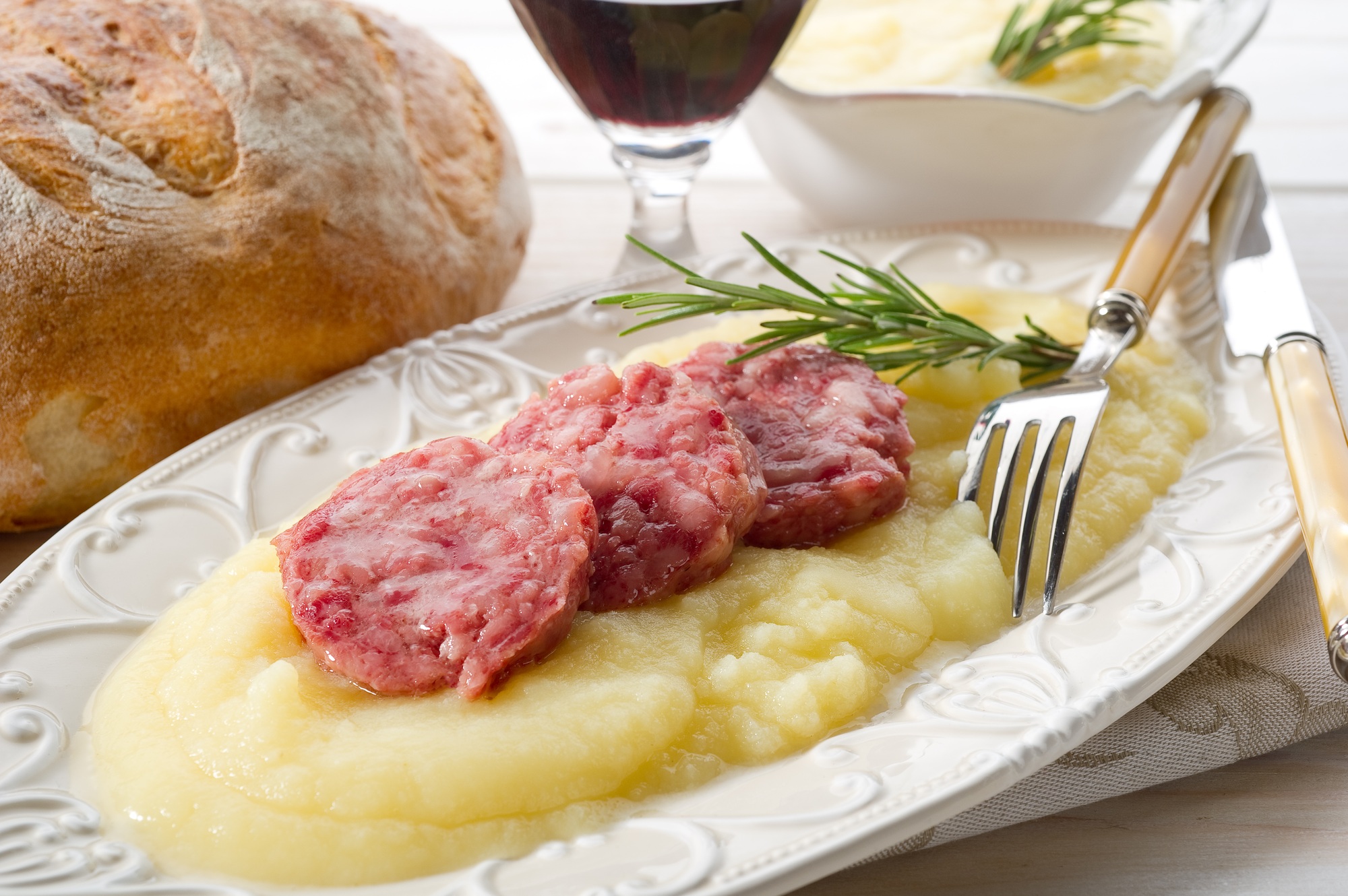 slice sausage with mashed potatoes