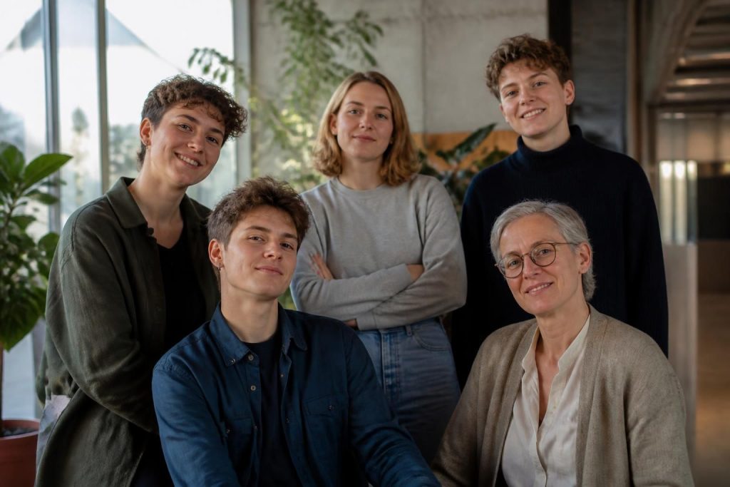 découvrez notre liste unique de prénoms mixtes non genrés commençant par la lettre b et changez les normes avec des choix modernes et inclusifs.